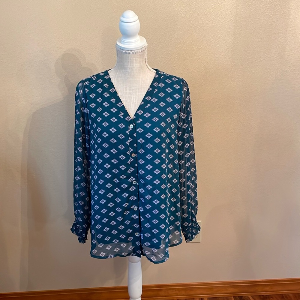 West Kei Green Button Up Long Sleeve Blouse in size medium, EUC